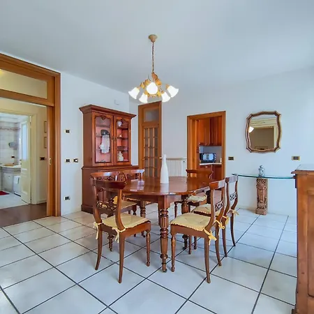 Apartment Spacious A Few Steps From The