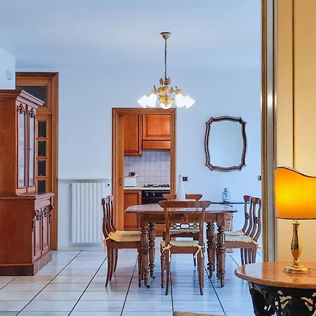 Apartment Spacious A Few Steps From The